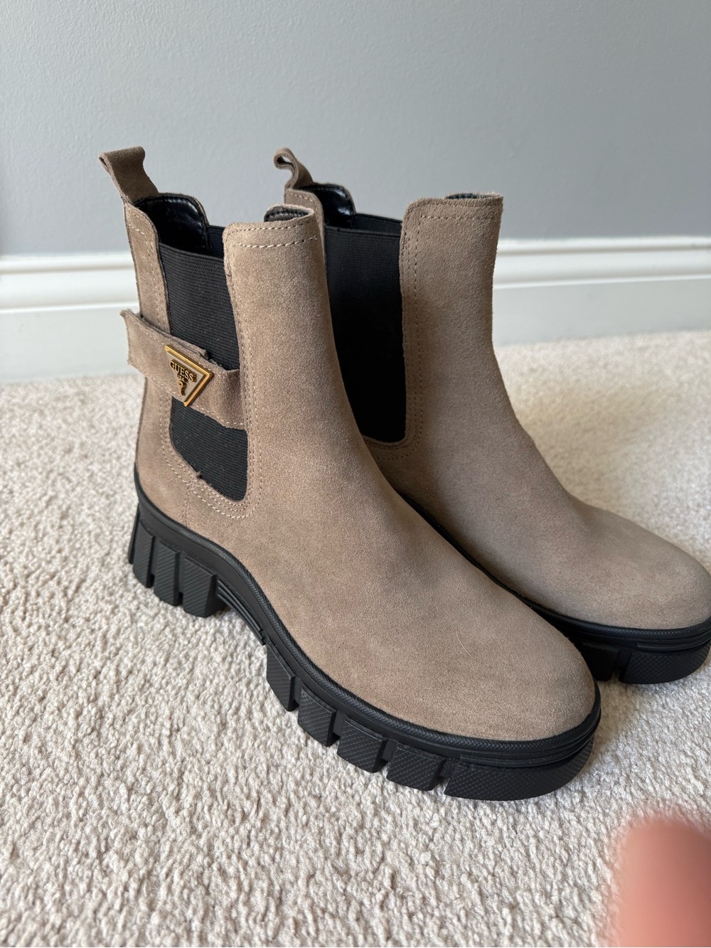 Guess Tan Suede Chelsea Boots-size 9 NEW